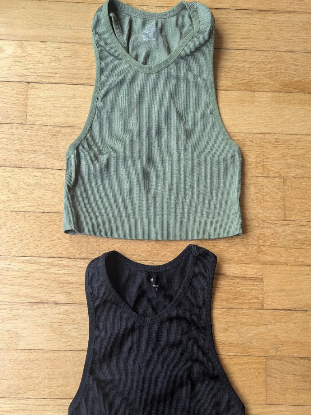Pack of 2 size small workout tanks